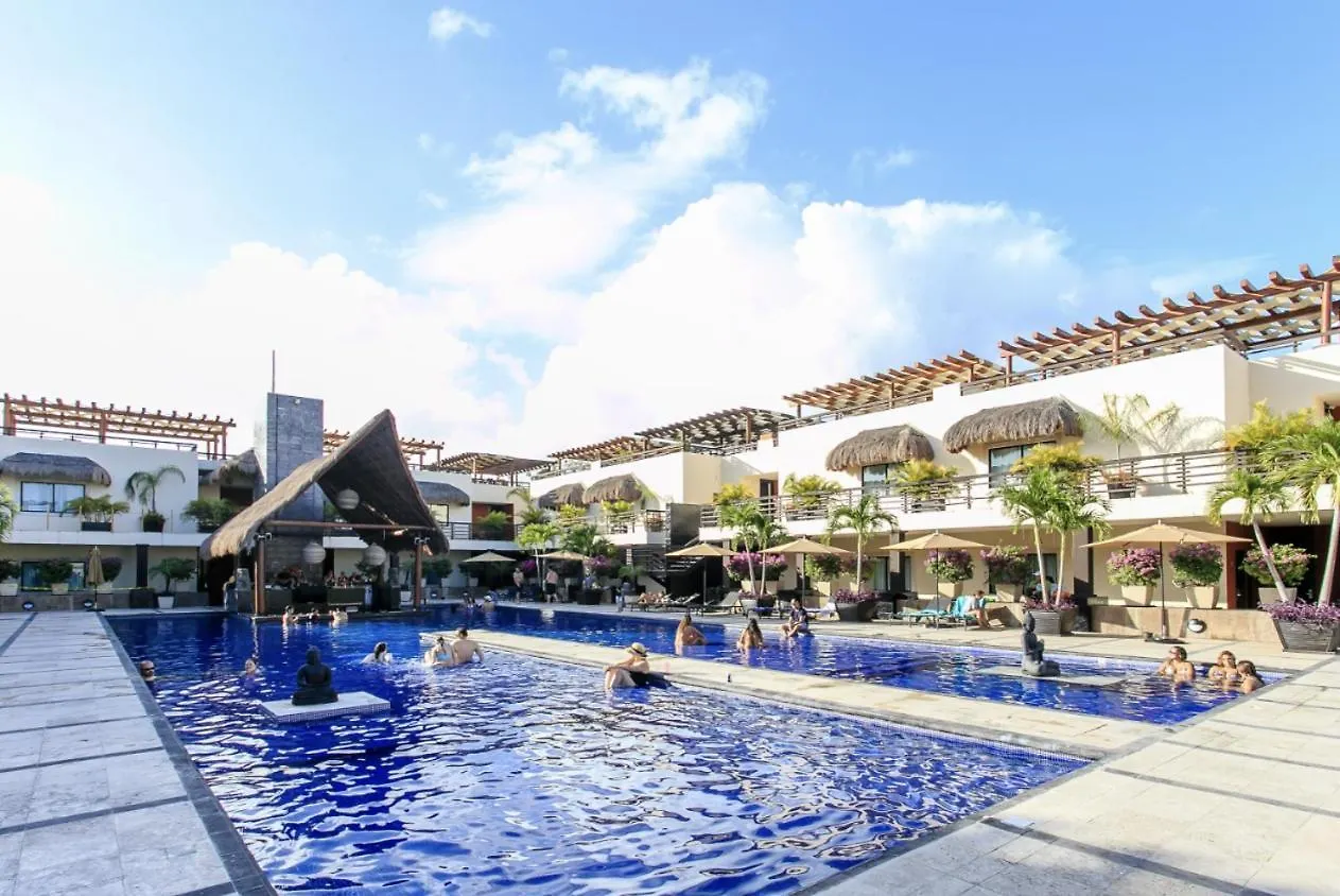 Aldea Thai Condos In Mamitas Beach 普拉亚卡门